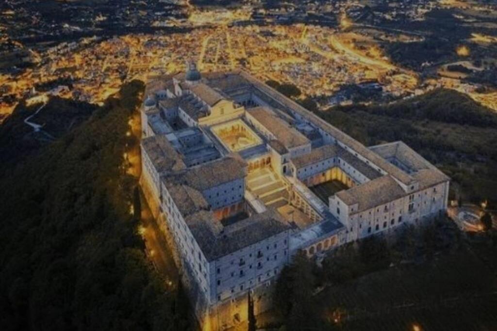 Accanto All'Autostrada Al Centro Tra Roma E Napoli Pontecorvo Exterior foto